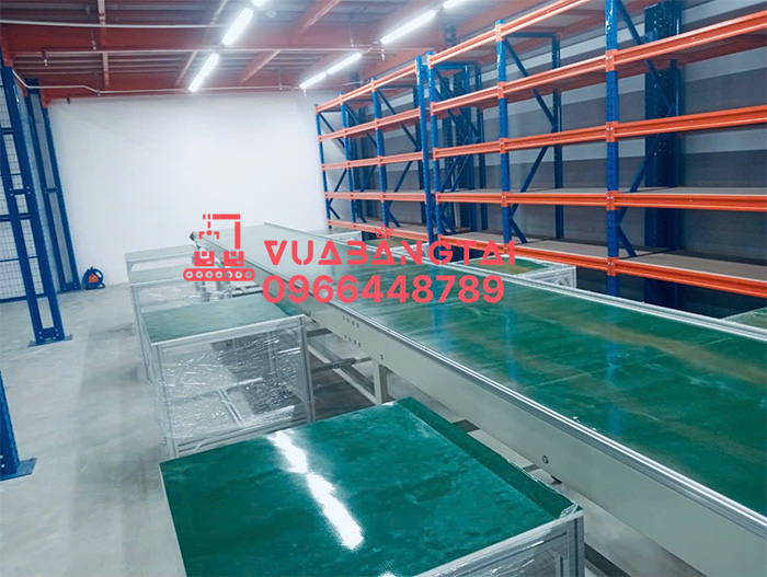 Băng tải PVC bàn thao tác