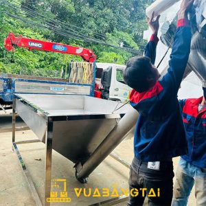 Vít tải chứa đậu nành