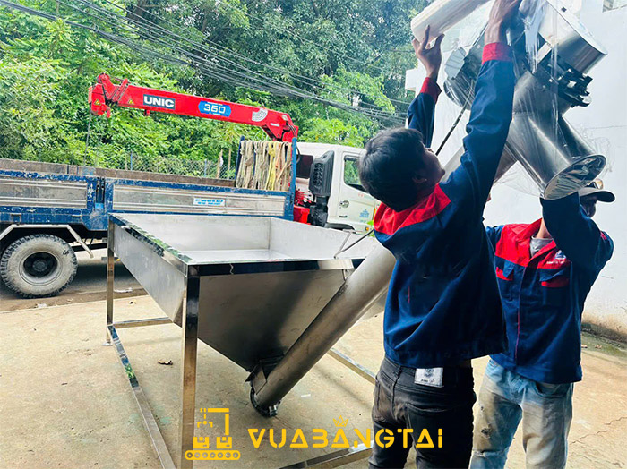 Vít tải chứa đậu nành