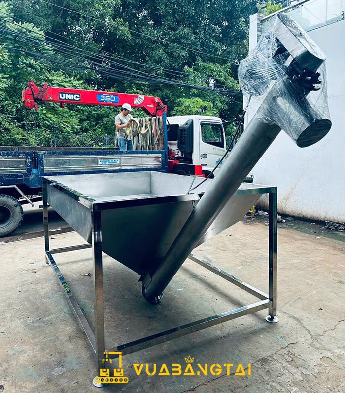 Vít tải có phễu